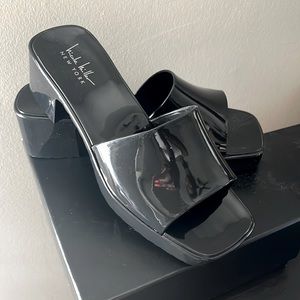🔴Sale ❗️NWOT Nicole Miller Black Gel Sandal